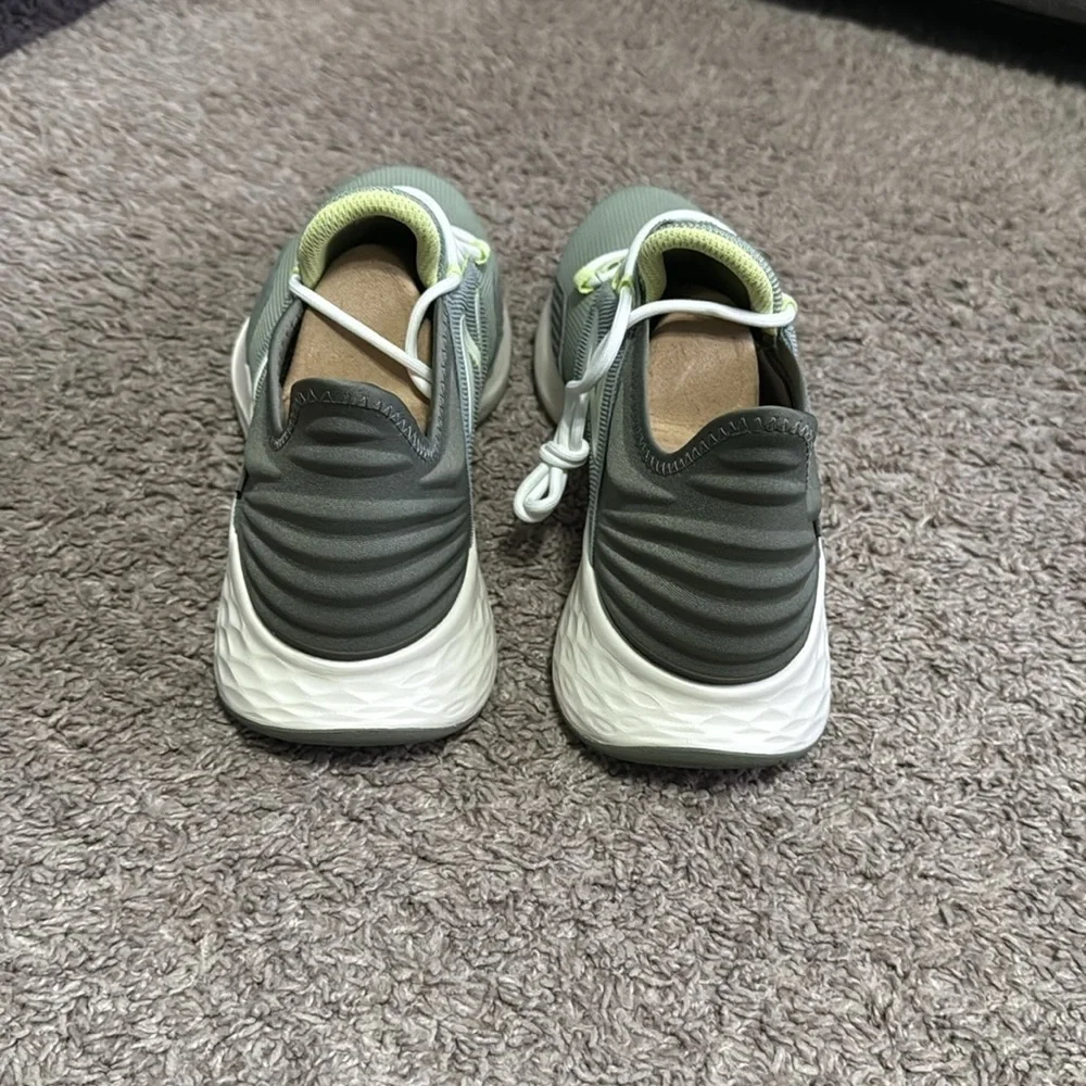 FIGS | New Balance ROAV Green and Lime Sneakers woman’s size 8 men 6.5